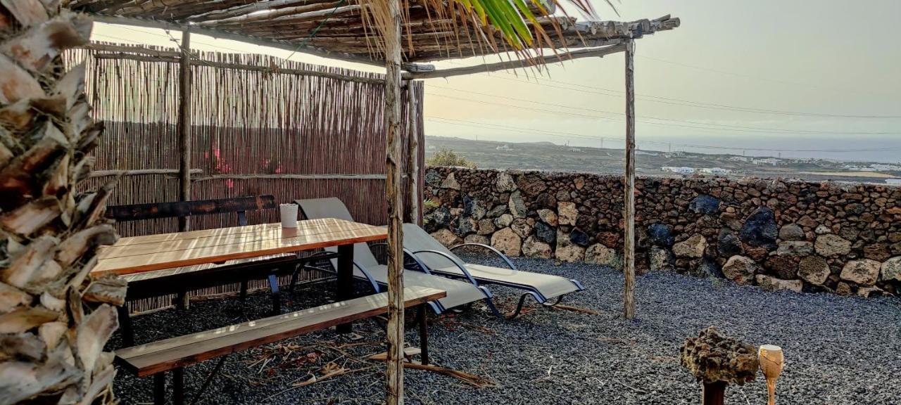 Gemuetliche Holzjurte La Asomada Lanzarote Apartment ติอาส ภายนอก รูปภาพ